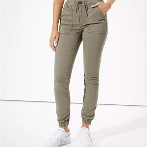 American Eagle green jogger pants